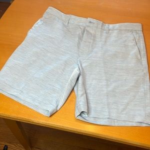 Callaway men’s golf shorts.